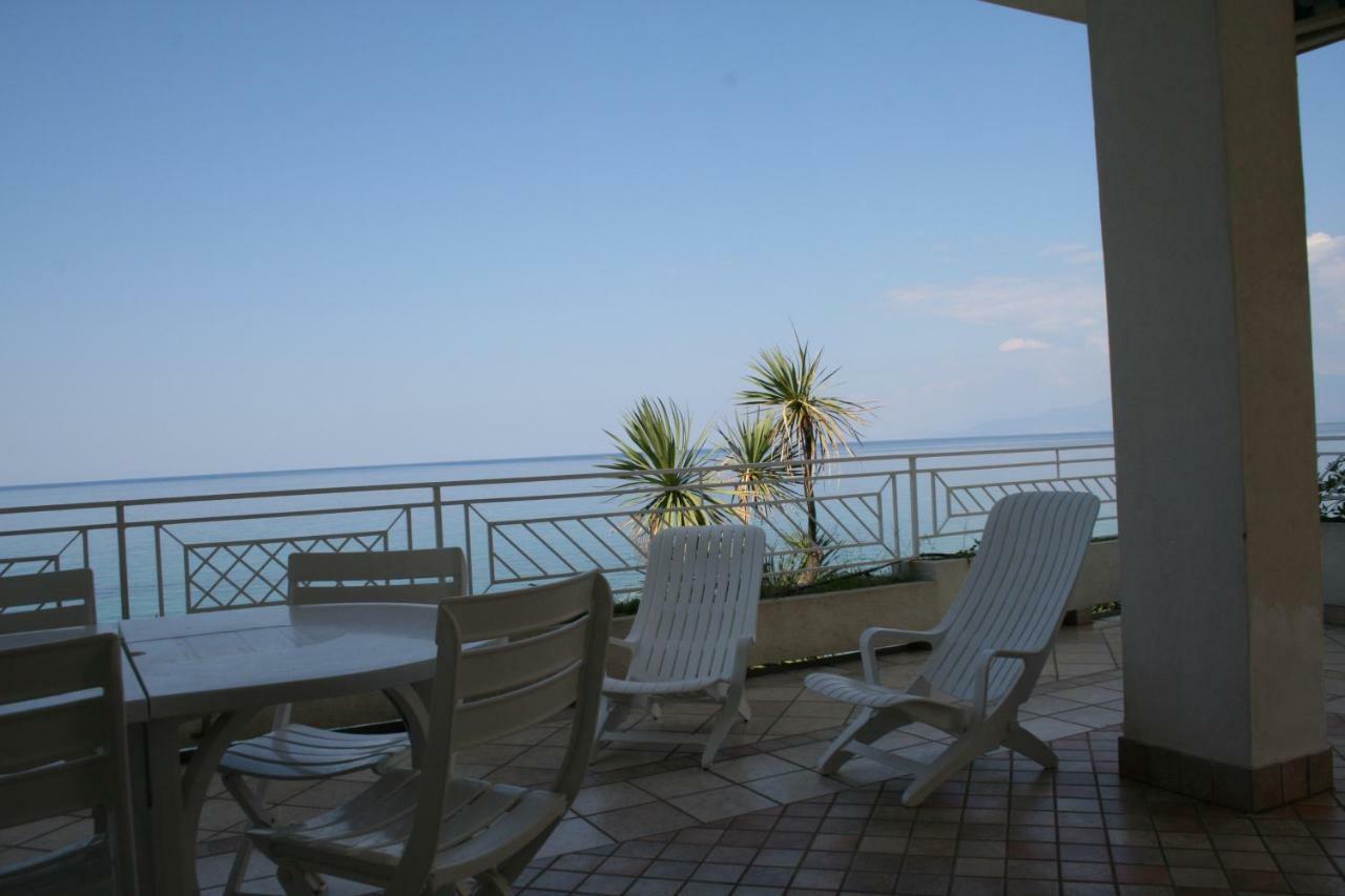 Villa Laura - Sul Mare ปิซโซ ภายนอก รูปภาพ